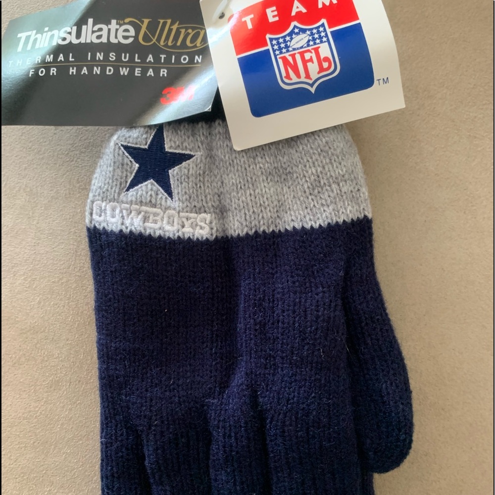 Dallas Cowboys gloves (one size fit most)